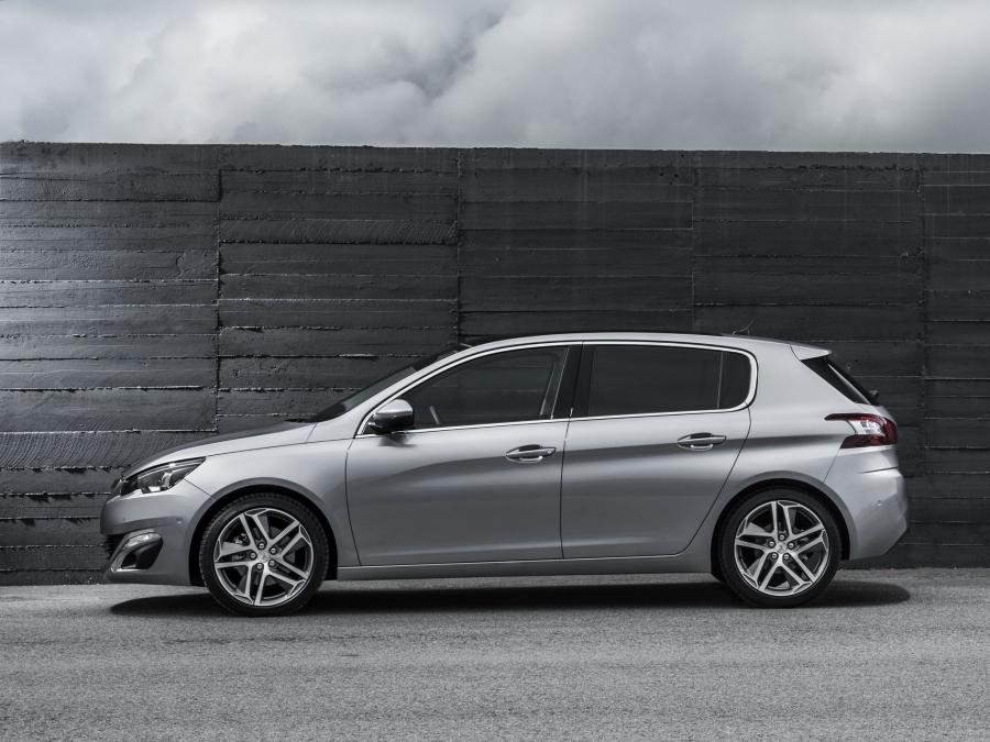  Peugeot 308 2013 года  (фото 25 из 47)
